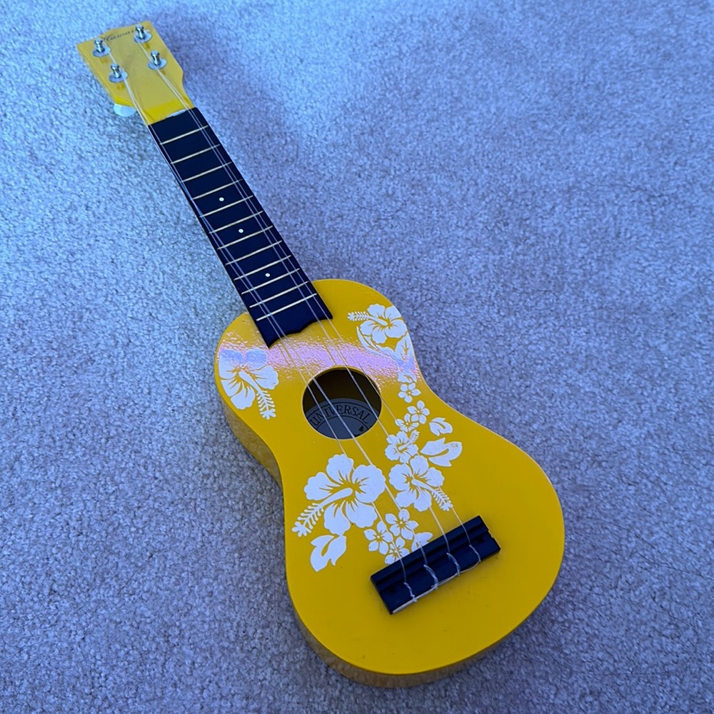 Cute and bright yellow and white floral decorative Hawaii Instrument Ukelel